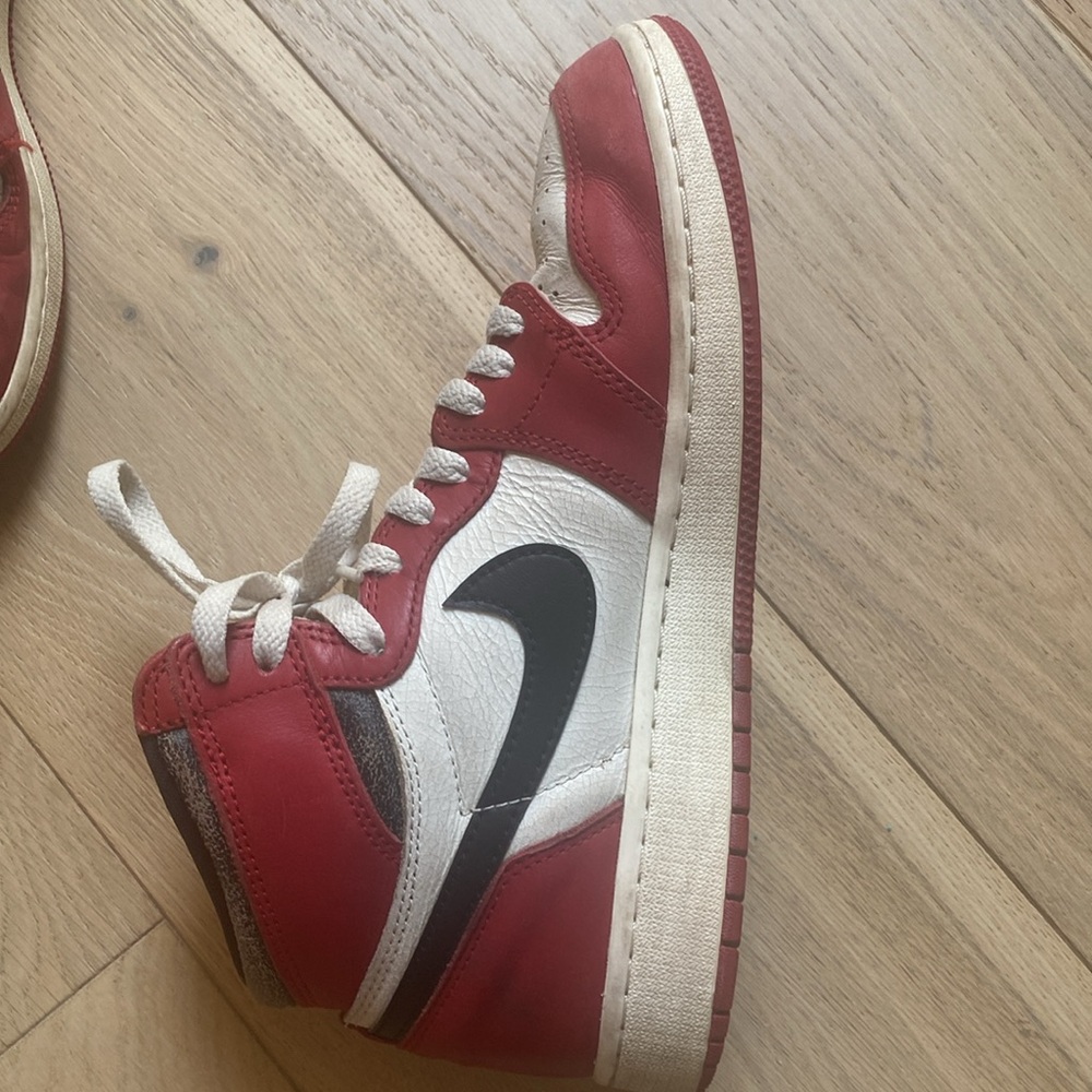 NIKE AIR JORDAN’S red, white with black swoosh - Picture 7 of 17